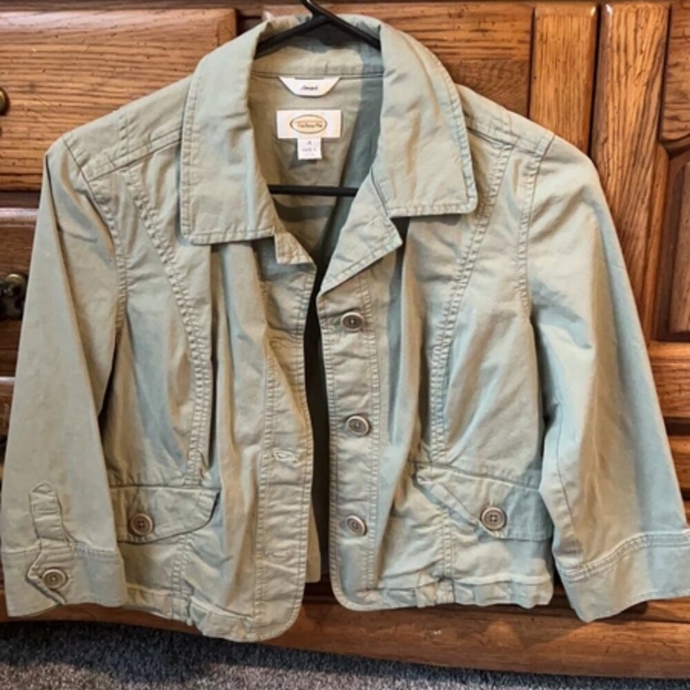 Women’s army green cropped jacket size 4 no flaws